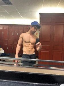 Surprise live tomorrow night 9 pm pst 12 am est super excited to go