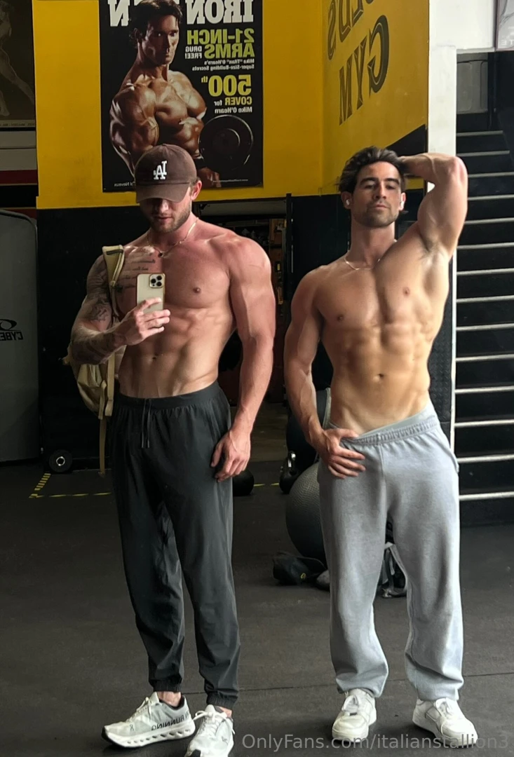 What better than 2 hunks post workout 