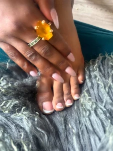 Worship these feet this one is for my feet fetish fans enjoy my