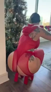 Look what santa brought his favorite hoe 4 min dilo suck