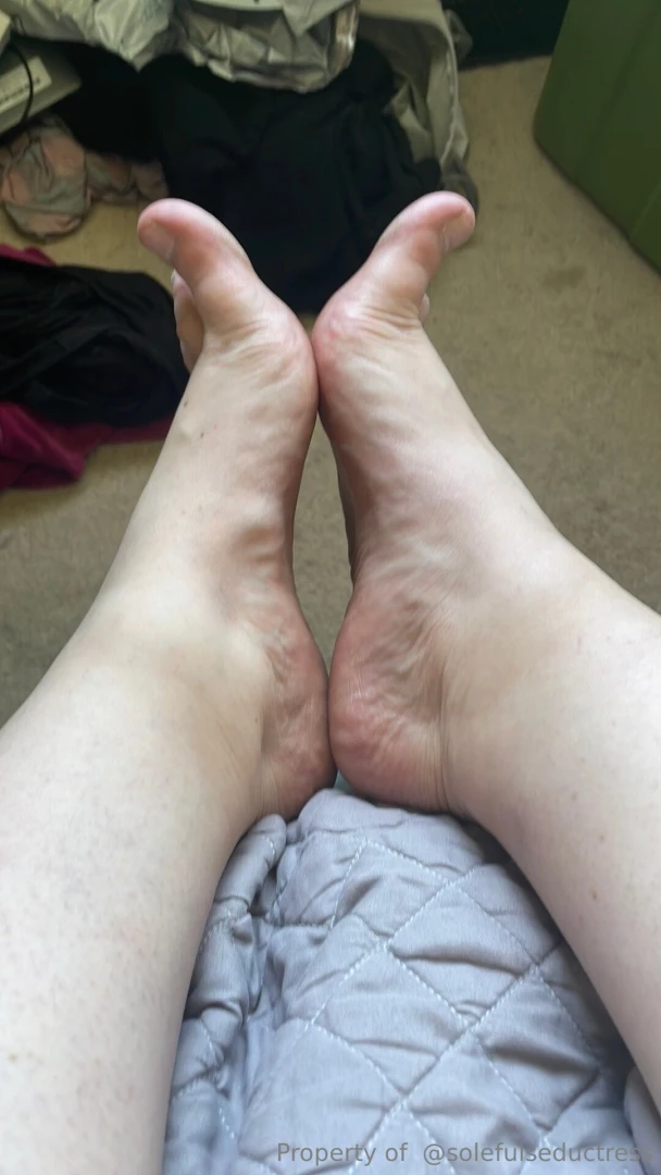 Your hard cock would look so good between my arches 