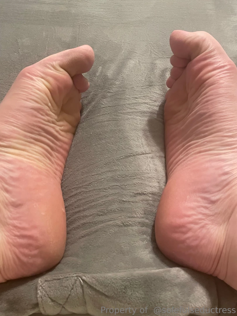 Happy friday just a heads up if you messaged me i m not ignoring you i 