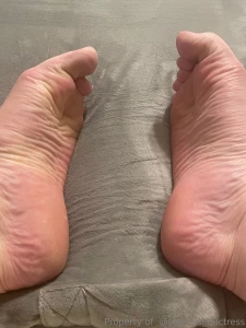 Happy friday just a heads up if you messaged me i m not ignoring you i