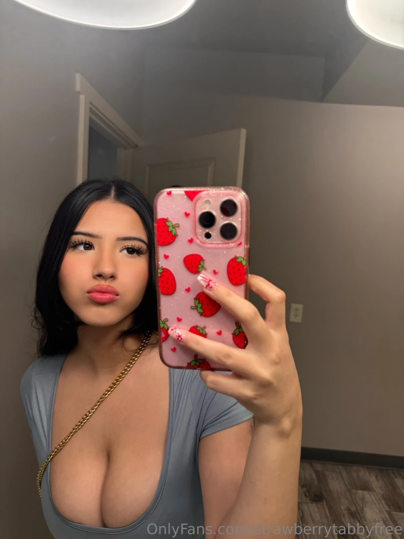 Would you smash yes or no strawberrytabbyy https onlyfans com 