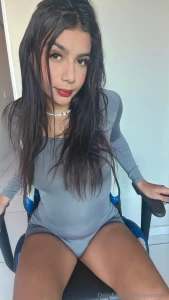 If i sent you a teasing pic right now would you promise to behave or