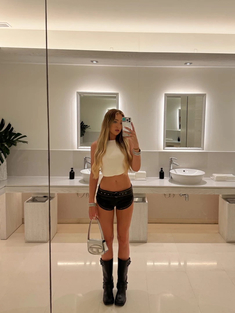 Why girls are actually in the bathroom for a long time 