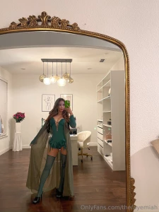My costume arrived late so here it is dm me poison ivy if you want to