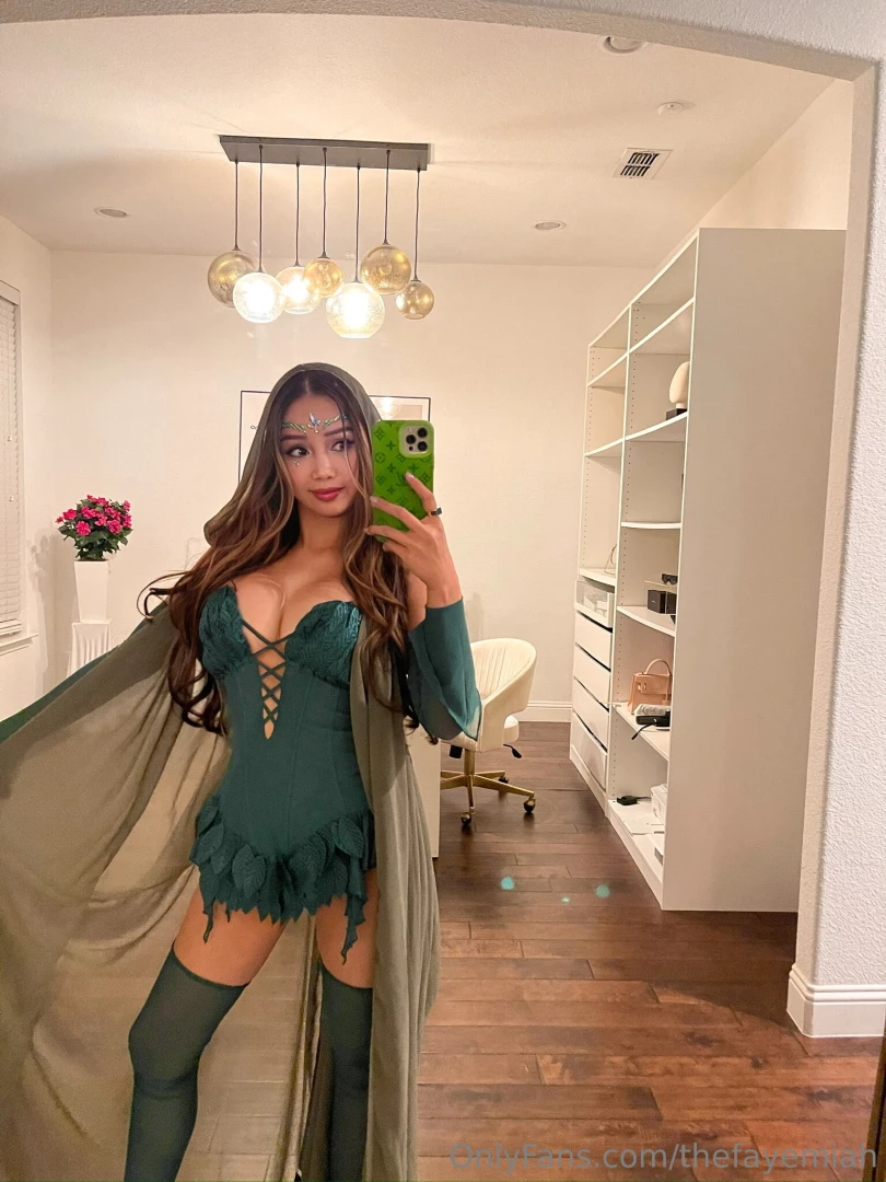My costume arrived late so here it is dm me poison ivy if you want to part 1 