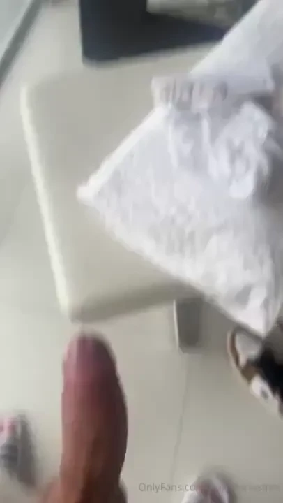 Happy birthday to me do i deserve my gift leave me a tip and i ll send 