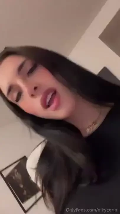 I m just feeling the vibe in this room 