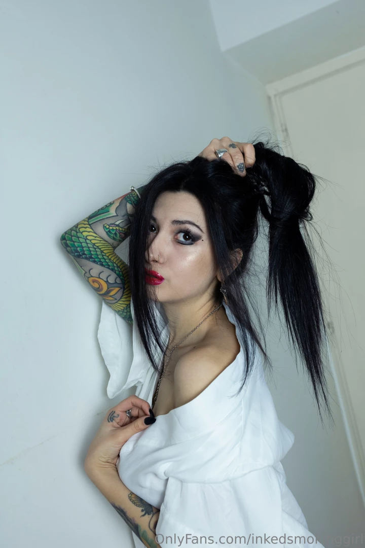 Inkedsmokinggirl 