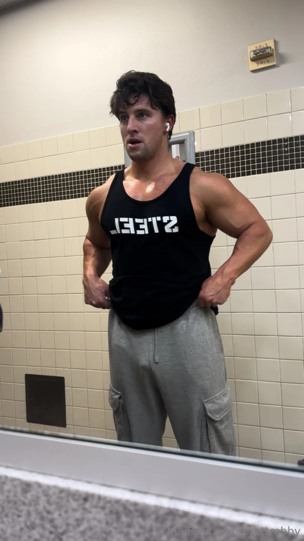 Grey sweats for the win always 