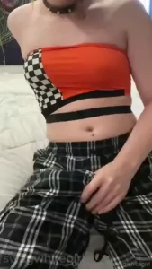 Shaking my ass and jerking my fat girlcock for u w