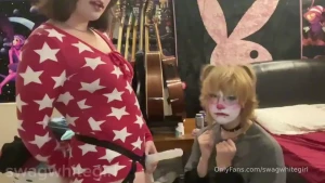 Clowngirls throatfucking and making out o3