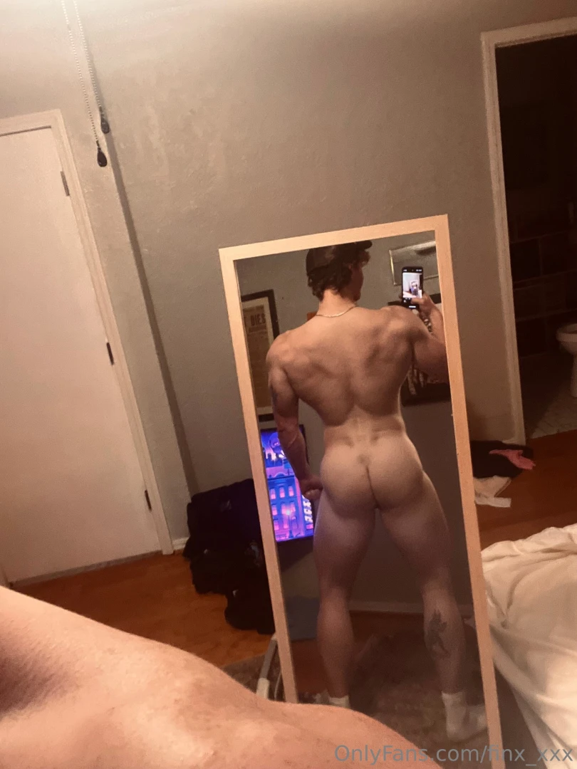 Someone tell me why i m catching my own reflection 