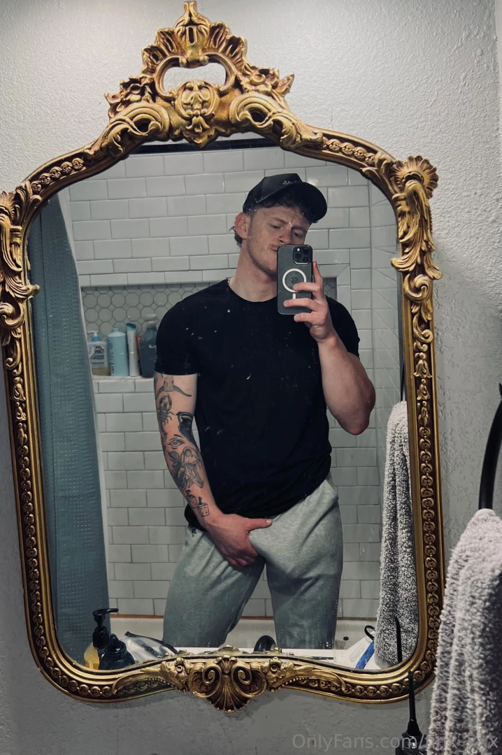 I get horny going out in sweatpants knowing people are checking out my 