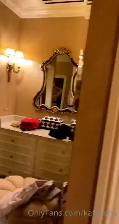 Playing in the mirrors 