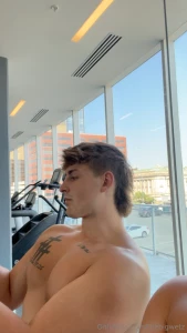 Hiii message me and tell me about your day