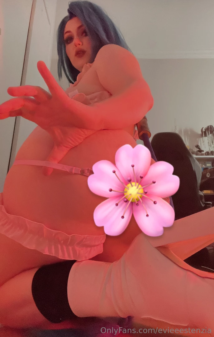 Wanna see how i can spread my legs 2nd set 2 videos with ass spanking 