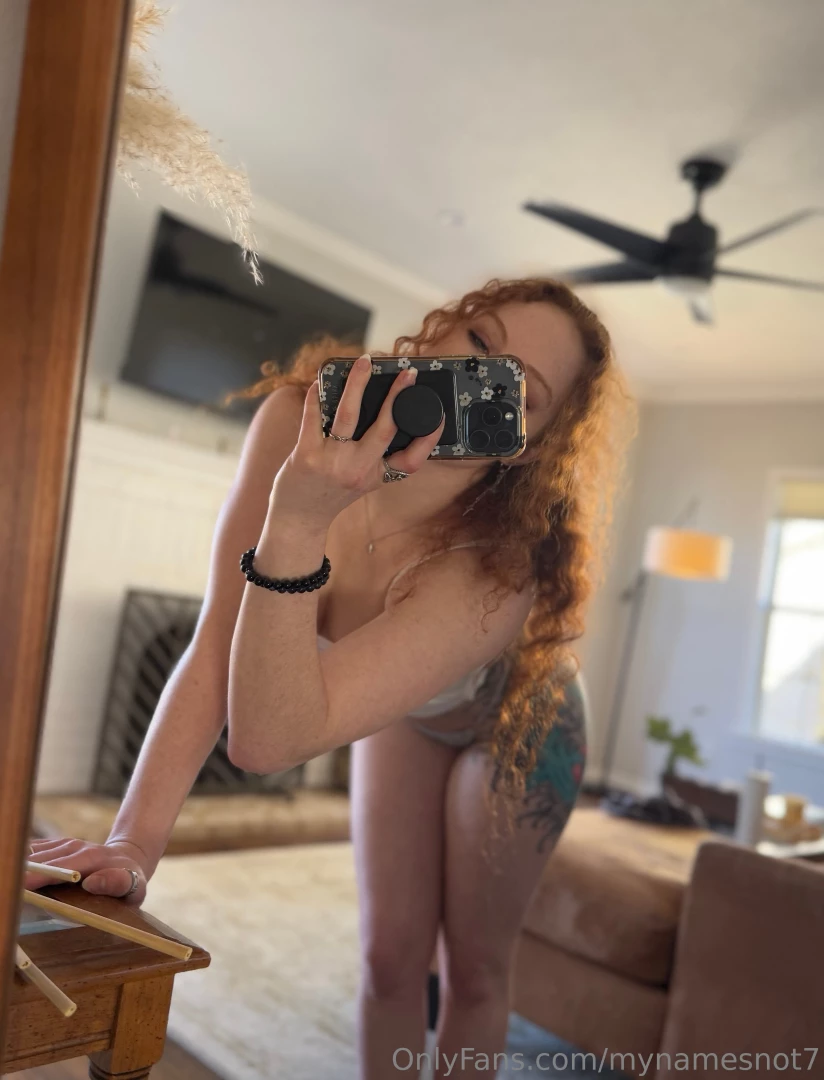 Hey- you working rn let me distract you for a sec 