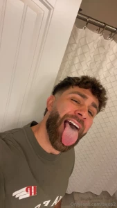 Raise your hand if this is enough tongue for you