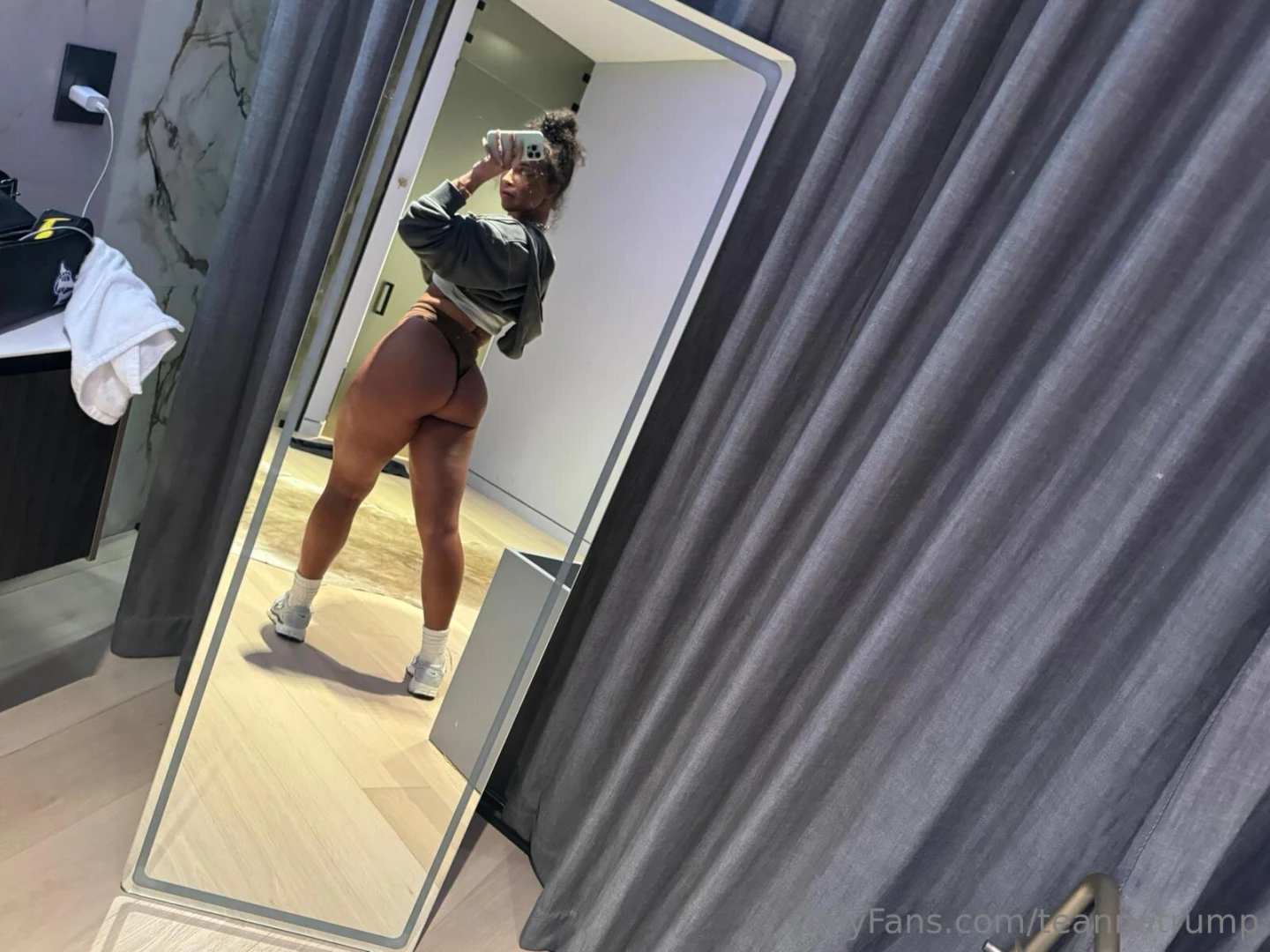 Big booty gals on top 