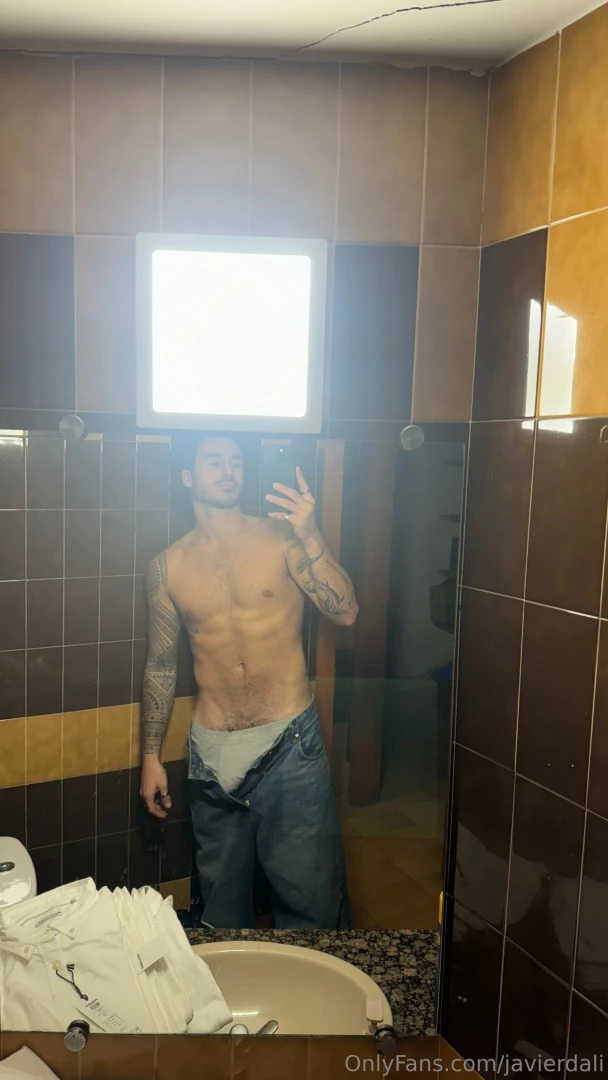 I m getting horny at work just wait for it to cum 