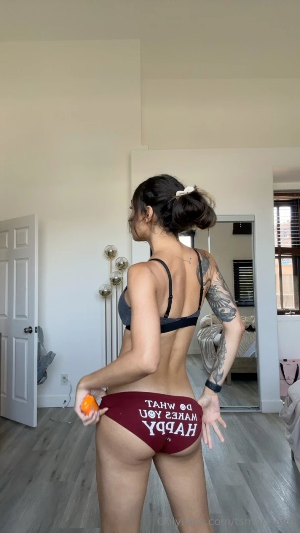 It jiggles wanna see it move baby 