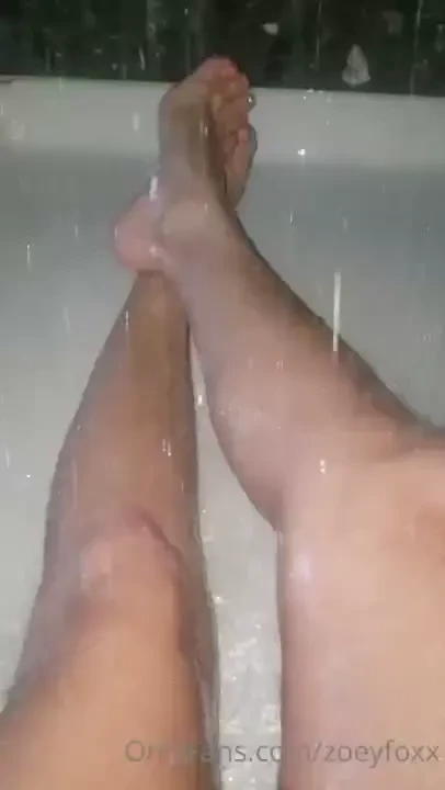 Do you like the way the water sprinkles my feet 
