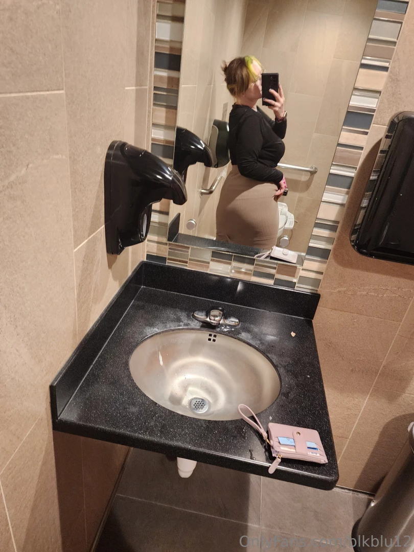 Naturally growing into my curves 