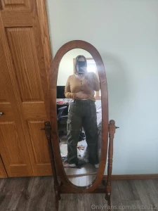 These pants make me look thicc excuse the mess we have a guest over part 1