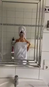Hey babe do you also like having a shower before sleeping i am sure