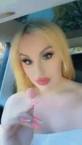 Lolllllly pop lollly pop makes me want a cock