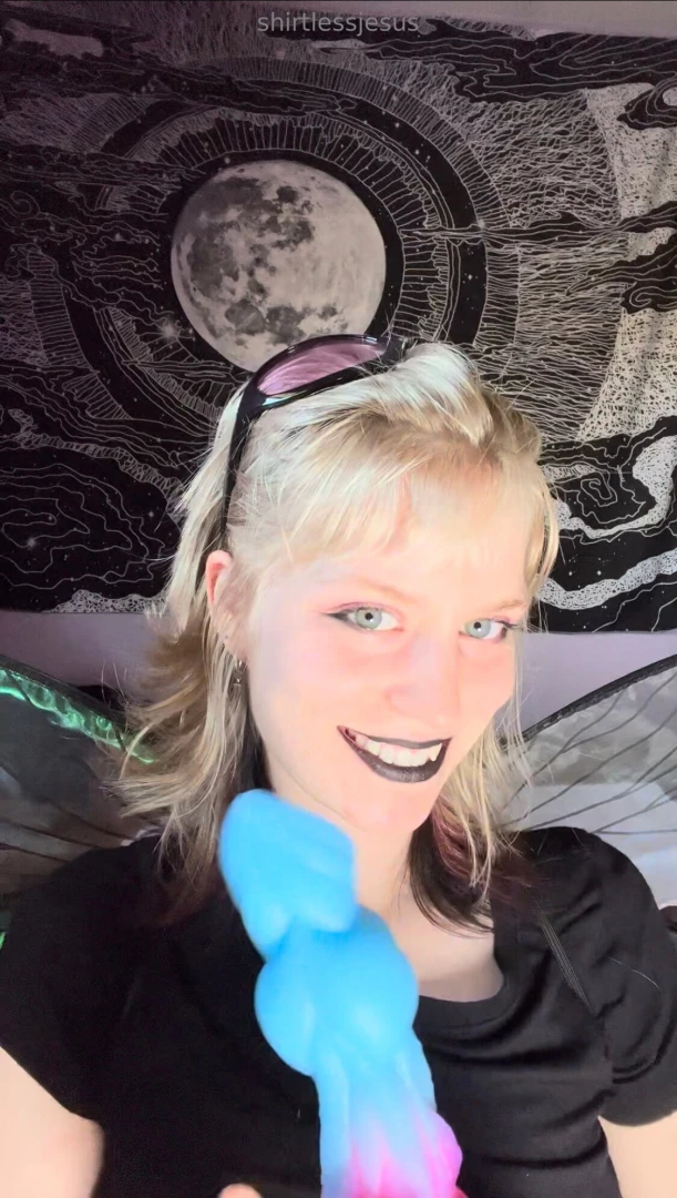 A bug s life featuring weird alien dildo what s this weird phallic 