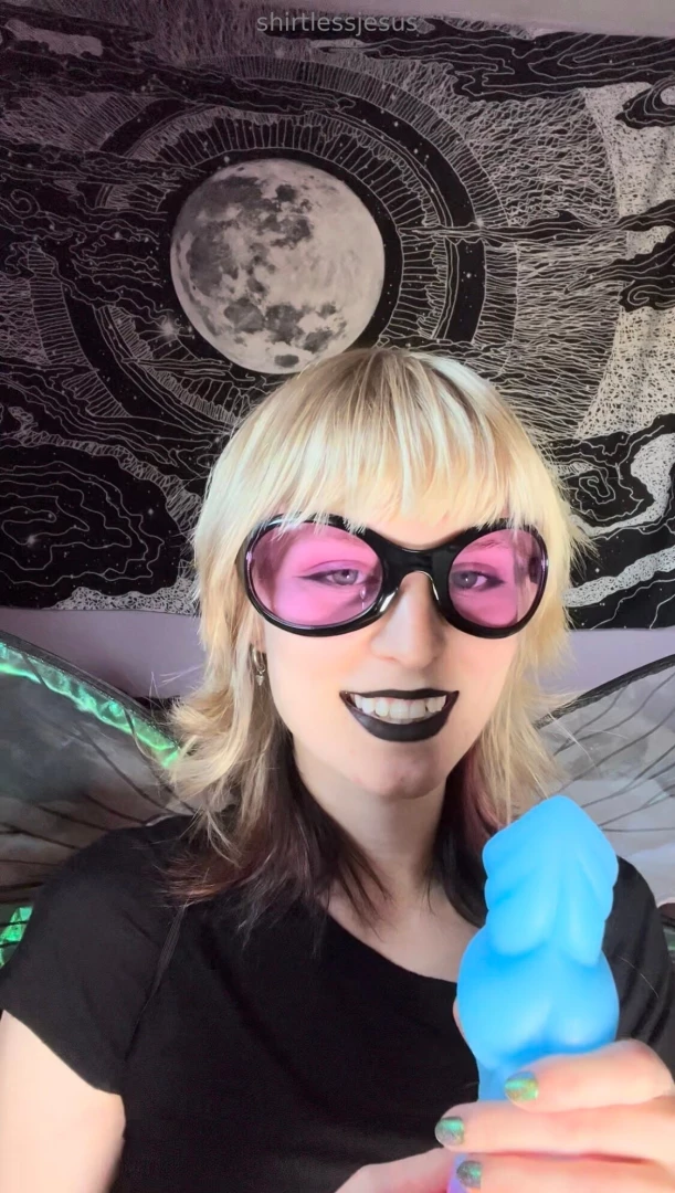 A bug s life featuring weird alien dildo what s this weird phallic part 1 