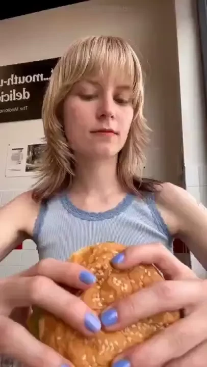 Lil blonde girl takes five guys to the mouth 