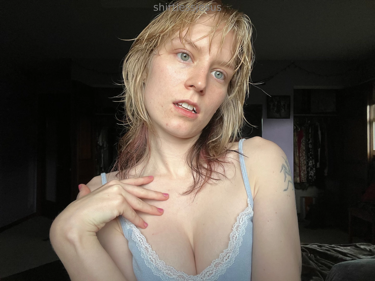 Send me a good tip and i ll show you what s underneath my hand 