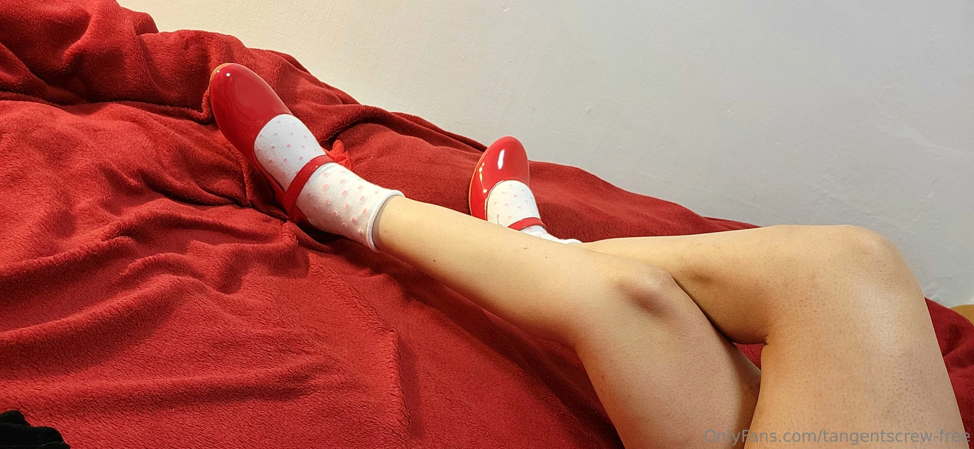 246 photo and video 5 minutes with shoes on bare thighs these legs in 