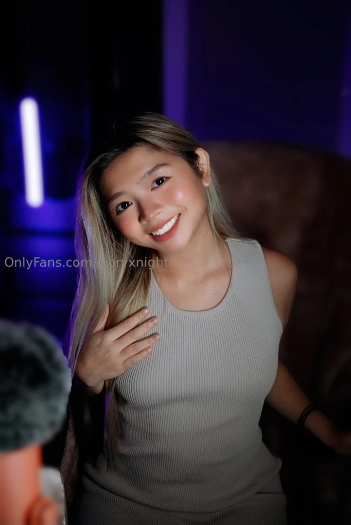 Let me jerk you off in the dms see you there 