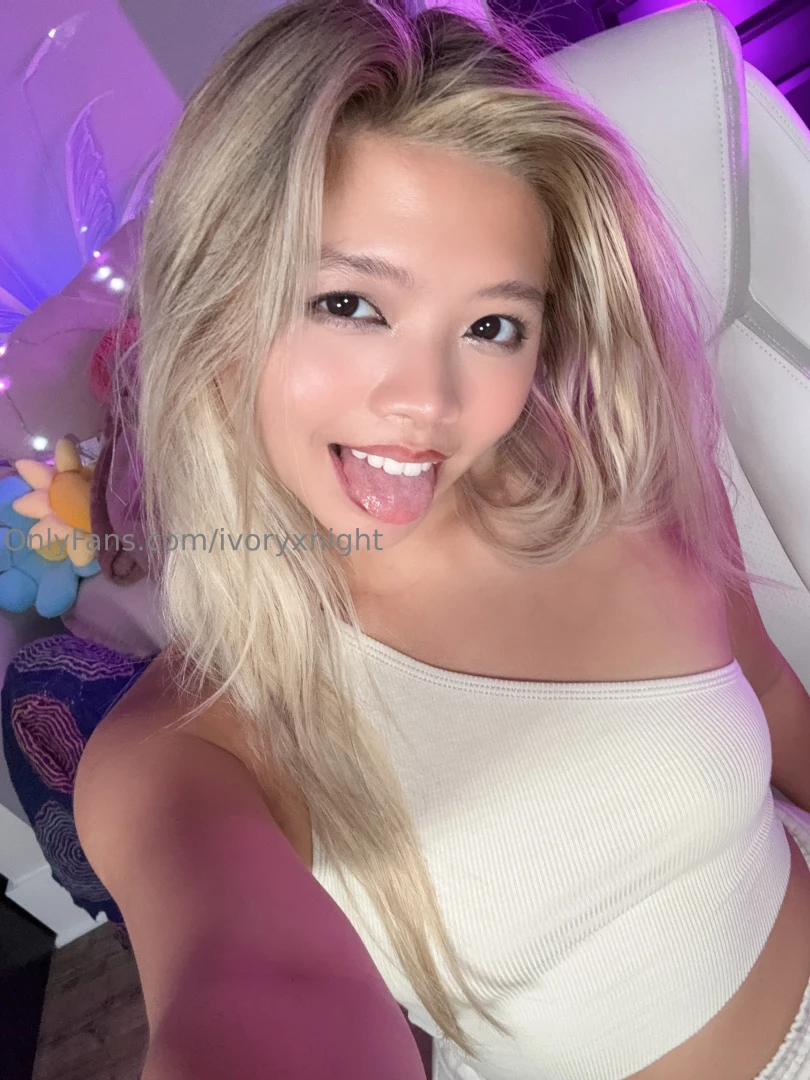 Come say good morning so i can make your day sooo much better 