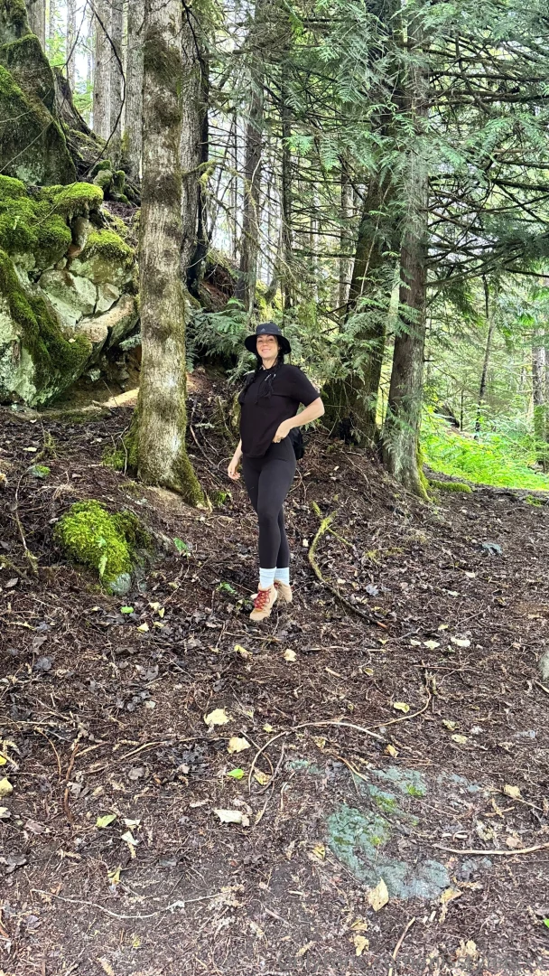 Hiker girl spotted might wanna check your dms 