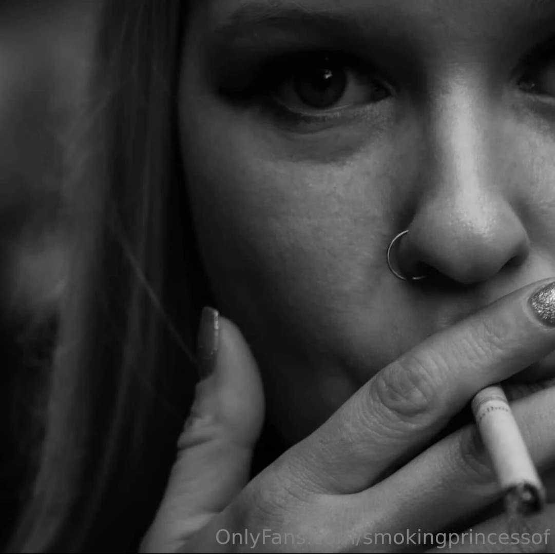 Let me smoke for you favblondesmoker 