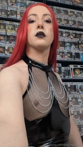 Some bonus pics from the video shoot i m curious as this look seems to part 3