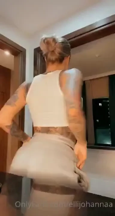 Feeling cheeky tonight who s up for play 