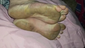 Who s showing their loyalty and tipping these clamy stinky toes find