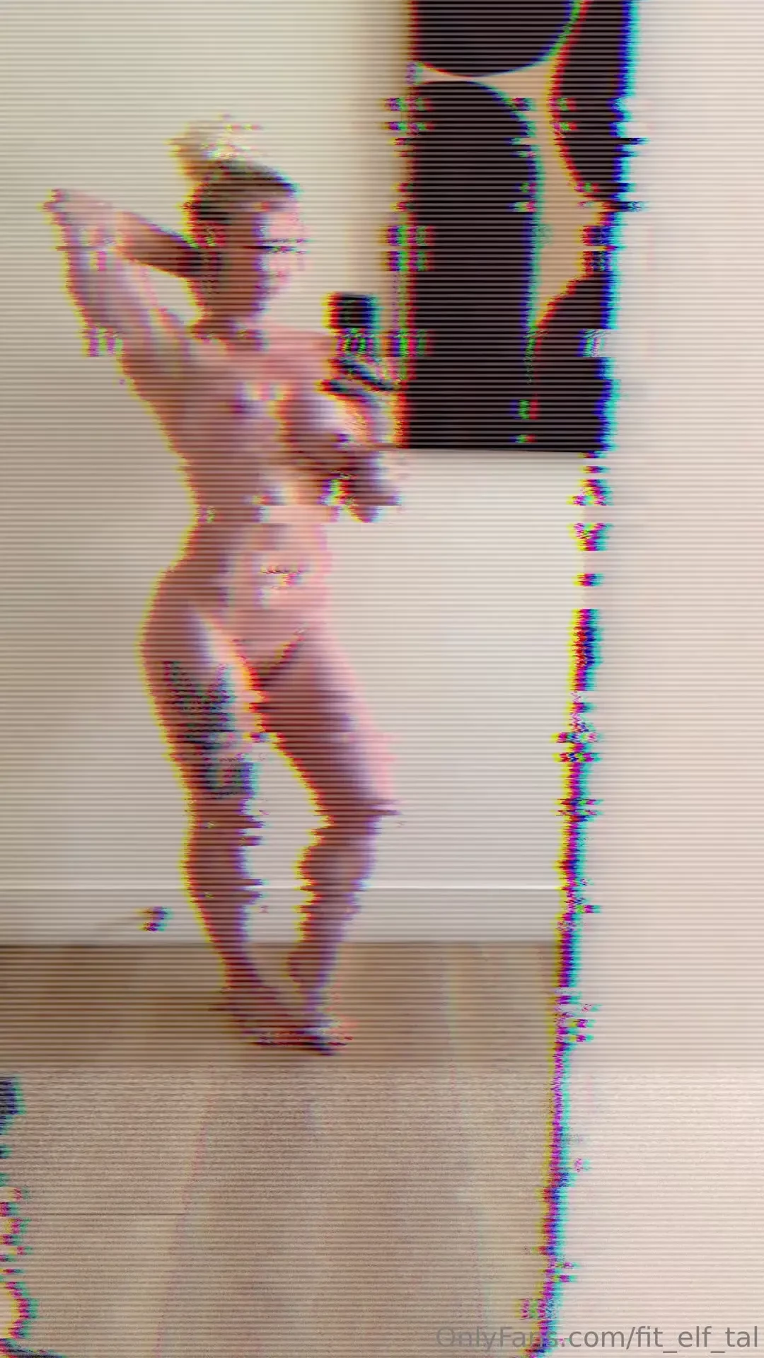 I love a big mirror where i can show off my entire body in it 