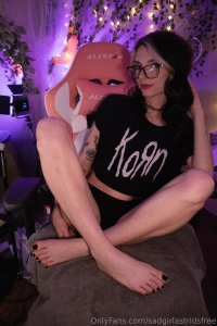 Wanna makeout to deftones sadgirlastrid