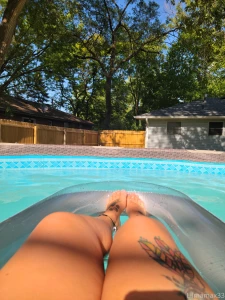 Floating drinking and tanning part 1