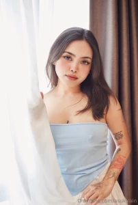 Who can see something inside this blue top