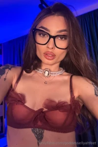 Why you love to be homewrecked by me her face vs her ass